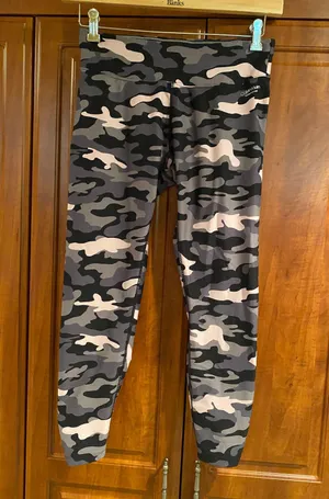 Calvin Klein Camo Leggings thumbnail 1