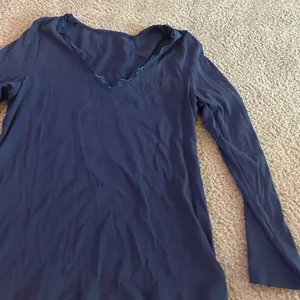 Stretching woman too long sleeves size xl thumbnail 2