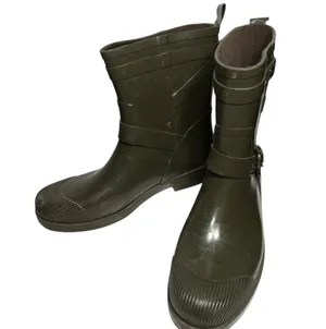 Coach Women’s Size 9 Fatigue Army Green Lester Shiny Rubber Rain Water Boots thumbnail 2