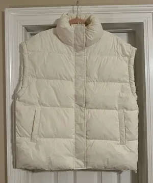 Women's Cream Puffer Vest Size L thumbnail 1