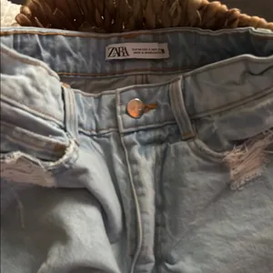 ZARA Distressed, High-Waisted Denim Shorts thumbnail 3