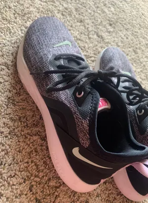Nike Tennis Shoes thumbnail 3