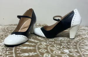 Black and White Mary Jane Block Heel Pumps thumbnail 1