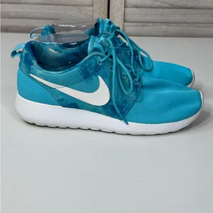 NIKE Women's Roshe Run Sneakers "Clearwater" White/Electric Blue-8 thumbnail 2