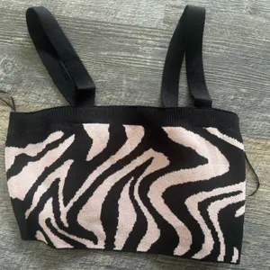 NWT 525 America Revolve crop Top knit Zebra animal print tank size large‎ thumbnail 1