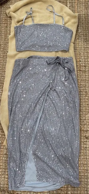 NWOT Size L Zip Back Crop Sequins Top Wrap Knot Side Skirt thumbnail 1