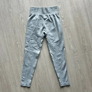 AYBL Leggings Womens Medium Scrunch Bottom Leopard Print Gray thumbnail 2