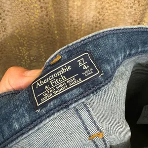 Abercrombie & Fitch Utra High Rise Super Skinny Ankle Center Seam Jeans 4/27 thumbnail 3