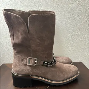 Vince Camuto Keshilla Boots Women's 7.5 Mid Calf Brown Suede Chain Trim Lug Sole thumbnail 5