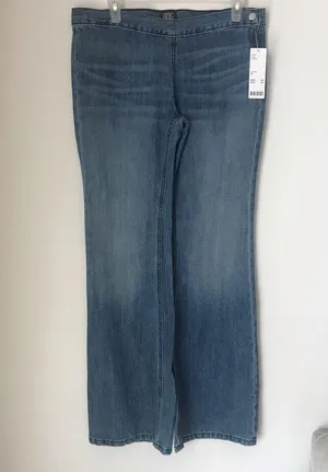 BDG Bella Low-Rise Flare Jeans thumbnail 4