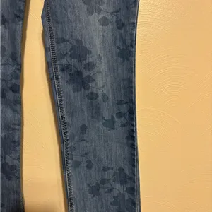 Christopher & Banks Denim Straight Leg Jeans with Floral Pattern thumbnail 7