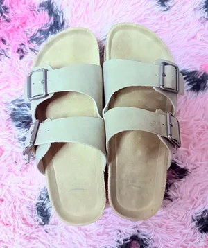 UGG platform sandals thumbnail 1