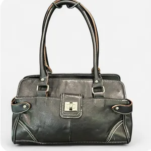 Vintage Y2K Black Genuine Leather Turn Lock Shoulder Bag thumbnail 4
