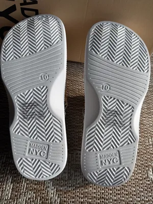NWT in box NYC Madden White Slip-On Clog with Gold Chain thumbnail 2