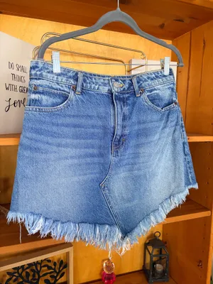 Free People Denim Mini Skirt Raw Fringe Asymmetrical Hem Western Boho Size 28 thumbnail 5