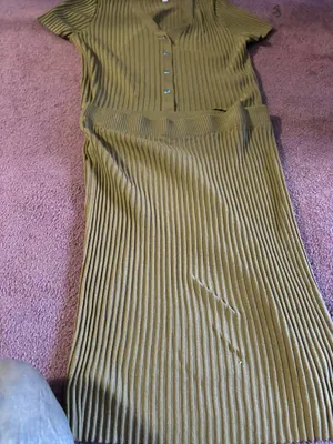Woman dress out fit thumbnail 1
