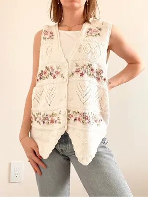 Vintage Yarnworks Cream Knit Floral Embroidered Vest thumbnail 1