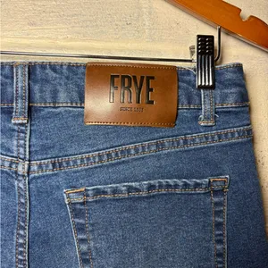 Frye Straight Leg Jeans Size 6/28 Medium Wash Stretch Classic Denim Mid Rise thumbnail 3