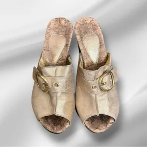 Gold Leather Wooden Heels‎ Size 8 thumbnail 2
