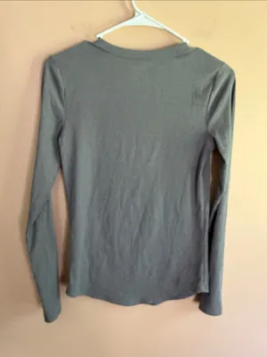 No Boundaries Women's Long Sleeve Crewneck Top - Gray thumbnail 3