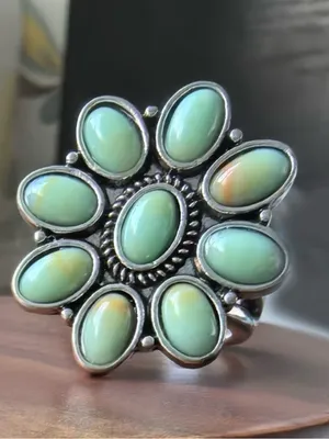Women’s Gorgeous Vintage Design Stainless Steel Flower Design Ring - Size 7 thumbnail 3