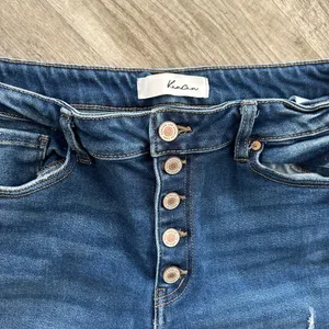 Kancan Women’s size 15/31 buttonfly Raw Hem Denim Jeans thumbnail 2