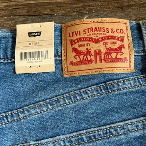 Levis High Rise Shorts Hypersoft Blue Denim Distressed Raw Hem Size 8 W29 NWT thumbnail 3