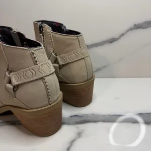Teva Women's Beige Leather Foxy Ankle Boot Sz 7.5 Western Boho Festival Side Zip thumbnail 4