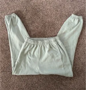 Alo Yoga Sweatpants thumbnail 3