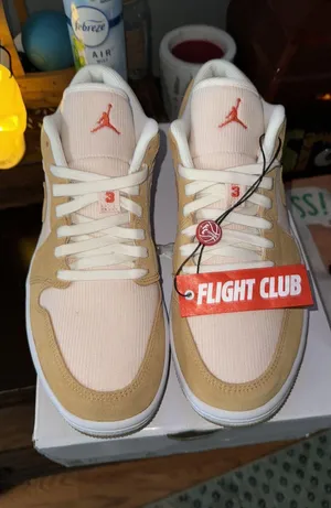 Nike Air Jordan 1 Low SE Women’s thumbnail 4