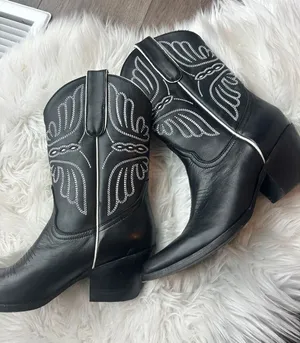 Idyllwind by Miranda Lambert black booties cowgirl boots western butterfly size thumbnail 1