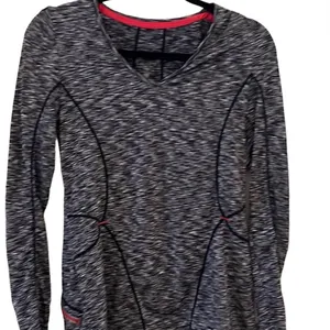 Athleta woman’s top with thumb hole and zip up pocket.‎ thumbnail 3