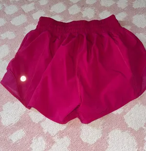 Pink Lululemon Shorts Hotty Hot 2.5" High-Rise thumbnail 1