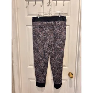 Athleta Trekkie North Jogger Pants Womens 14 Abstract Camo Purple‎ Black Hiking thumbnail 4