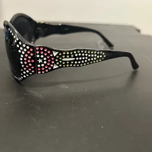 Elegant Black Sunglasses thumbnail 4
