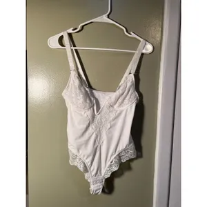 Women's Size Medium Lace Tummy Control Shapewear Bodysuit White Deep V-Neck Low thumbnail 2