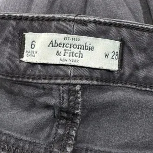 Abercrombie and Fitch Grey Skinny Jeans Women’s 6/28 thumbnail 3
