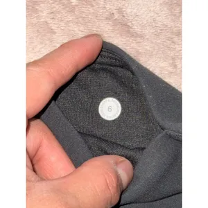 Lululemon Women's Pant High-Rise With Pockets‎ Dark Gray Size 6 thumbnail 3