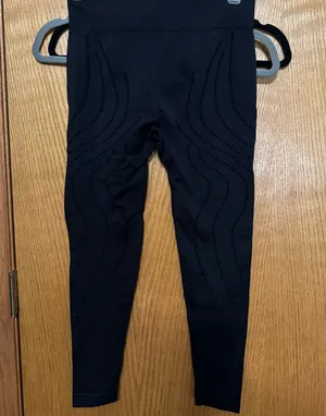 Black Leggings with Textured Design New Halara 7/8 thumbnail 1