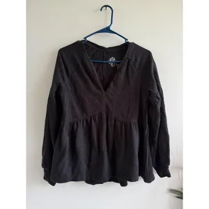 Pilcro Anthropologie‎ Black Cotton Peplum V-Neck Babydoll Top XS Long Sleeve thumbnail 2
