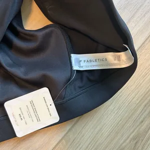 NWT Fabletics Barrier Low Impact Zip Up Sports Bra thumbnail 3