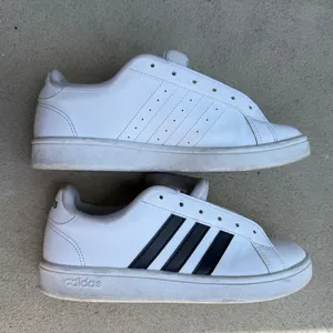🤍 Adidas Grand Court White Black Stripe Sneakers Size US 7 Women's Classic Tennis Casual Shoes Y2K Minimalist 🤍 thumbnail 2
