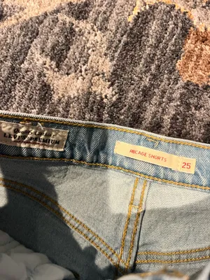 Women’s Levi’s ribcage distressed Jean shorts thumbnail 4