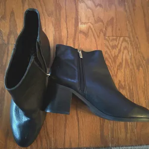 Vince Camuto Black Leather Ankle Booties Size 10 Zipper * Flaw: Off Track New thumbnail 6