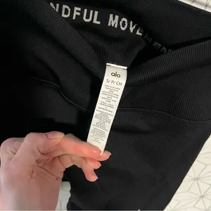 Alo Yoga 5” Ribbed Favorite Short Black thumbnail 8