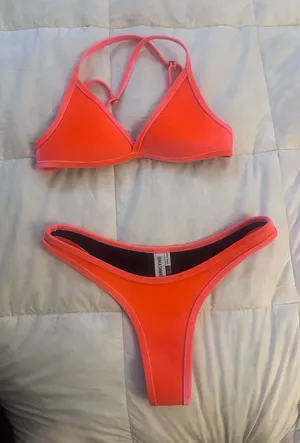 Hoaka hot pink velvet bikini set thumbnail 1
