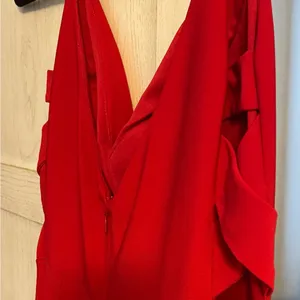 Gorgeous red full length formal gown size 1/2. Built in bra. thumbnail 2