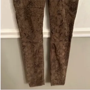 Women’s Zara Brown Black Animal Snake Print Corduroy Pants Jeans Size 2 thumbnail 4
