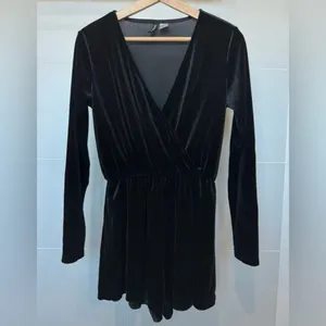 H&M Divided Black‎ Velvet Long Sleeve Romper | Size 6 thumbnail 2