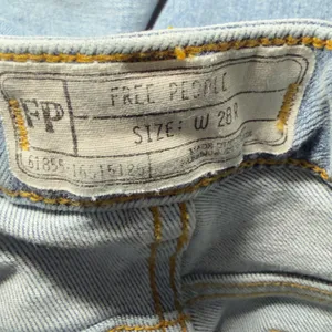 Free People Women‎ 28R Mid Rise Cropped Flare Distressed Hems Boho Hippie Jeans thumbnail 5